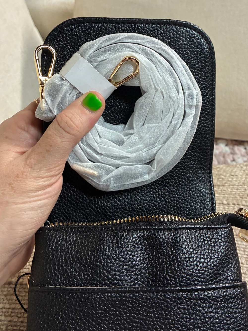 BOSTANTEN Black Pebbled Crossbody Phone Bag Small Shoulder Purse